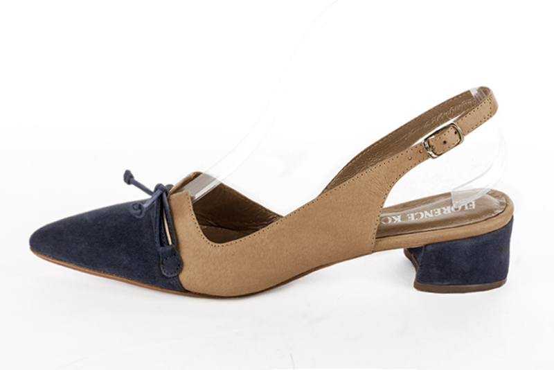 Navy blue and camel beige women's open back shoes, with a knot. Tapered toe. Low flare heels. Profile view - Florence KOOIJMAN